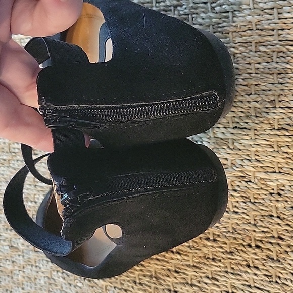 BELLA MARIE black suede ballet flats. Very lightweight. Size is 6.5. - Picture 3 of 7